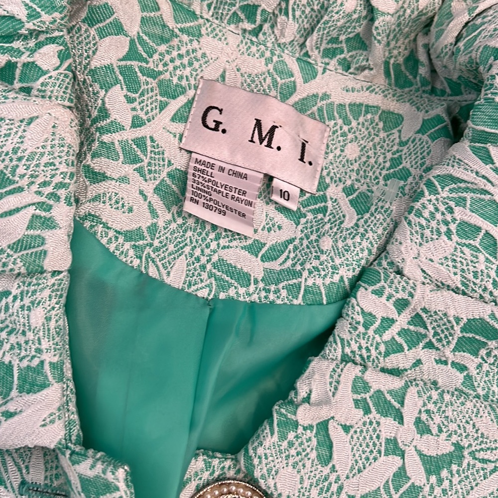 G.M.I elegant skirt suit